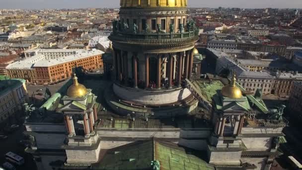 Flygfoto över Isaacs katedralen i St Petersburg — Stockvideo