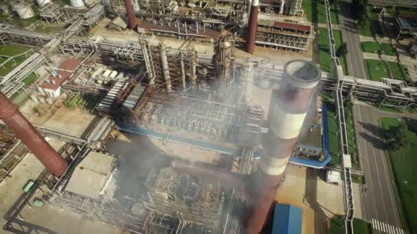 Flygfoto över raffinaderiet oljeväxt — Stockvideo