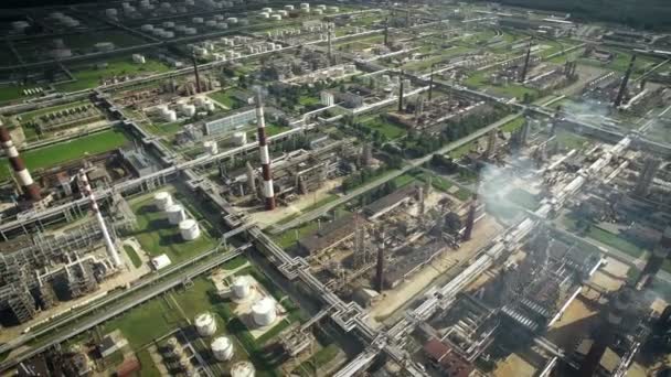 Vista aérea de la planta de refinería de petróleo — Vídeos de Stock