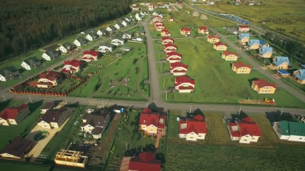 Luchtfoto van cottage dorp — Stockvideo