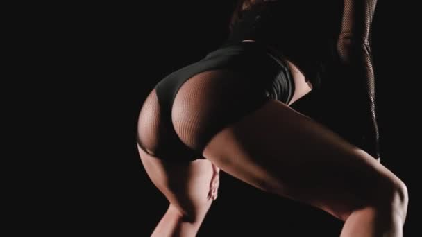 Back view of woman dancing twerk — Stock Video
