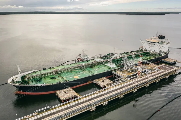 Vista aérea del petrolero en puerto — Foto de Stock