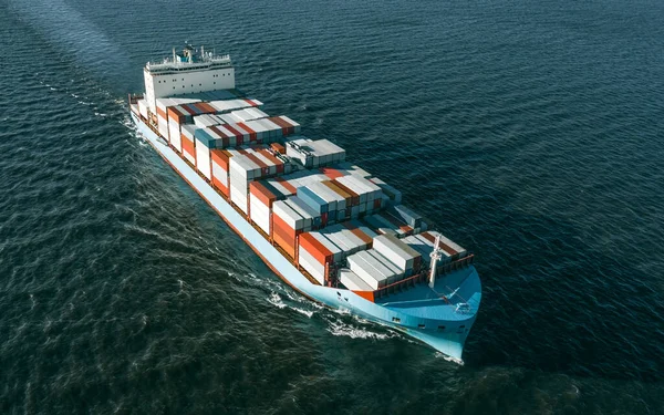 Navio de carga no mar — Fotografia de Stock