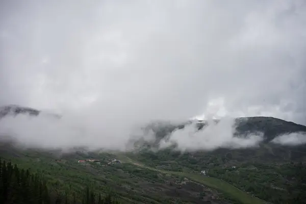 Zwischen den Wolken der Berge — Stockfoto