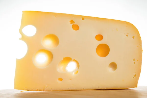 Žluté Kravské Mléko Švýcarský Sýr Emmenthal Otvory Dřevěné Desce — Stock fotografie