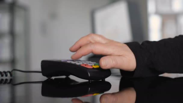 Elderly woman entering pin number to pos terminal. Paying with credit card concept. — Stock Video