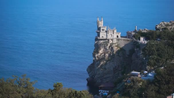 Bien conocido castillo Golondrinas Nido cerca de Yalta en Crimea , — Vídeo de stock