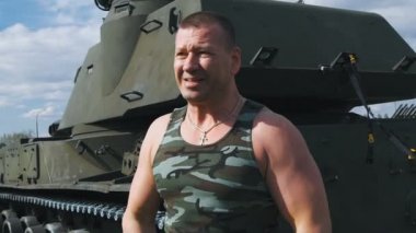 Bir askeri üssünde vücut geliştirme.