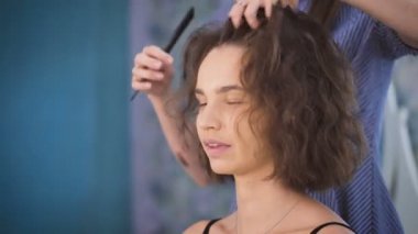 Kuaförler Berber salonları içinde önemli toplantı için hazırlanıyor