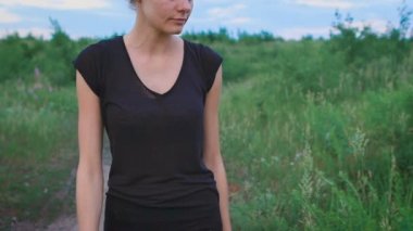 Alan bir yürüyen ilham kadın