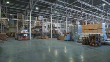 Büyük depo prodoaolstviya. Comercial mağaza gıda ürünleri, çeşitli.