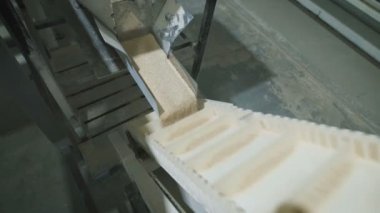 yulaf ezmesi tahıl fabrikada torbalarda paketlenmiş.