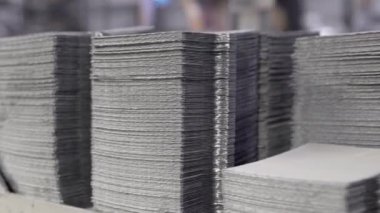 Pil üretimi için kurşun plakalar.