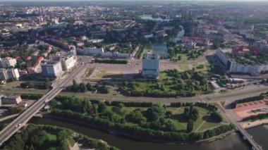 Hava görüntüsü. Kaliningrad şehrinin manzarası, yaz güneşli bir gün..