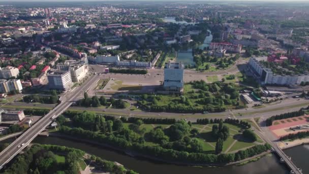 Vista aerea. Panorama della città di Kaliningrad, giornata estiva soleggiata. — Video Stock