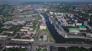 Hava görüntüsü. Kaliningrad şehrinin manzarası, yaz güneşli bir gün..