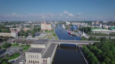 Hava görüntüsü. Kaliningrad şehrinin manzarası, yaz güneşli bir gün..