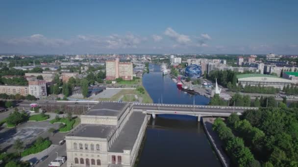 Flygfoto. Panorama över staden Kaliningrad, sommar solig dag. — Stockvideo