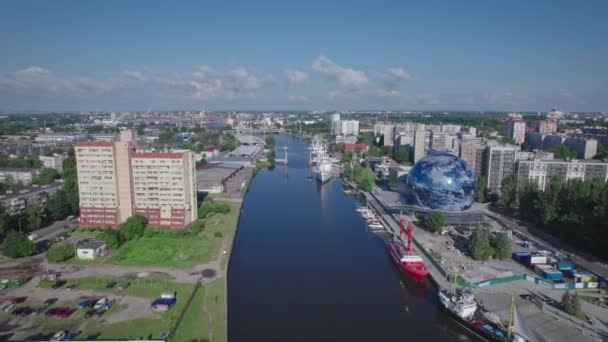 Flygfoto. Panorama över staden Kaliningrad, sommar solig dag. — Stockvideo