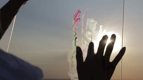 Close up of a girl's hand painting on glass. — Stock Video