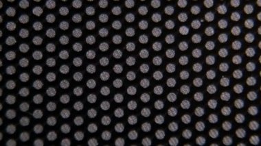 Siyah kauçuk arka planda dönüş. Siyah sentetik köpük. Makro atış. Soyut arkaplan. Döndürme