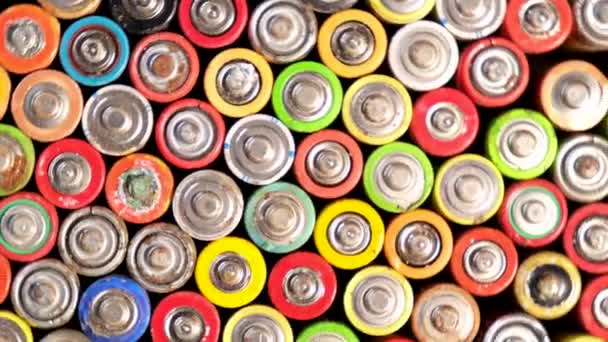 Použité baterie, odpad, vysoké riziko pro životní prostředí. — Stock video