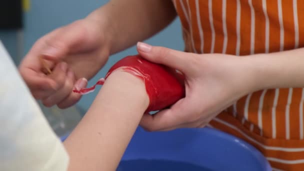 The childs hand is wrapped in plasticine — Stock Video