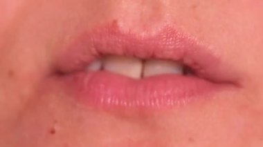 Kız çabuk konuşuyor..