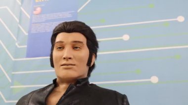 Robot Elvis Presley 'in görüntüsünde çalışıyor..