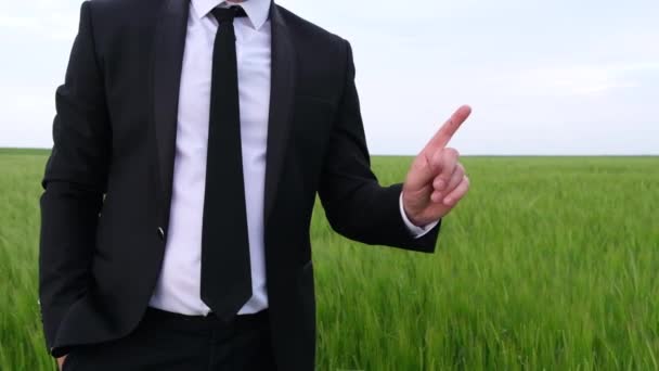 Agricultor - agrónomo muestra un gesto de mano No. Riesgo en el agronegocio. — Vídeo de stock