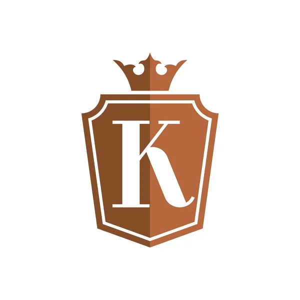Letra K diseño logo corona majestuoso reino diseño — Vector de stock