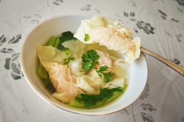 Kom dumplings soep — Stockfoto