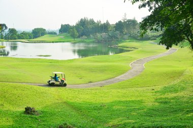 Geçen Caddy Golf Sahası içinde