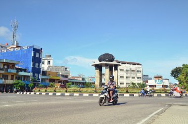 Belitung Island, Sumatra, Endonezya. 13 Mayıs 2015. Tanjung Pandan merkezindeki anıt Batu Satam (Satam taş)