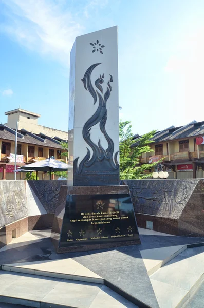 ビリトン島、スマトラ島、インドネシア。2015 年 5 月 13 日。タンジュン ・ パンダンのダウンタウンのトゥグ Perjuangan (闘争記念碑) ロイヤリティフリーのストック写真