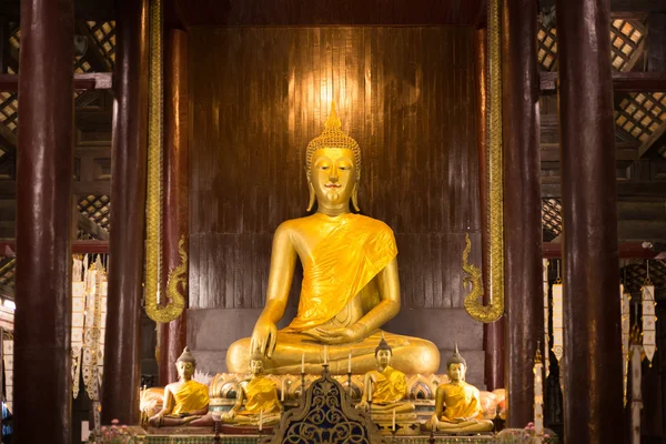 Достопримечательности статуи Будды Чиангмай, Таиланд — стоковое фото