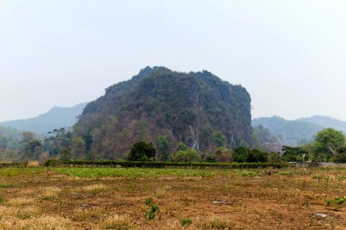 Tepeler ve yenilik hasat sonra peyzaj alanı çiftçiler.