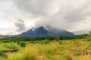Dağlar. Bulutlu Dağları Kuzey Tayland