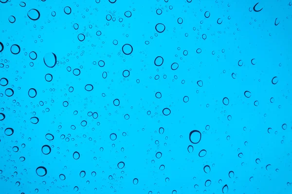 Wasser Tropft Hintergrund Wassertropfen Auf Glasscheibe Über Blauem Himmel — Stockfoto