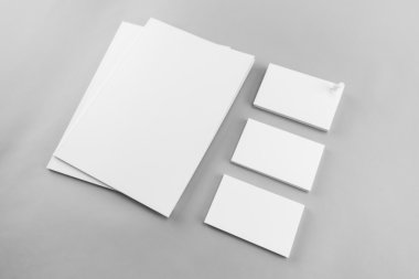 Boş katalog koleksiyonu, dergi, kitap şablonu ve yumuşak gölgeli kartvizit. Tasarımınız için hazır.