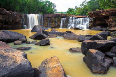 Tayland turuncu şelale rainny sezonu