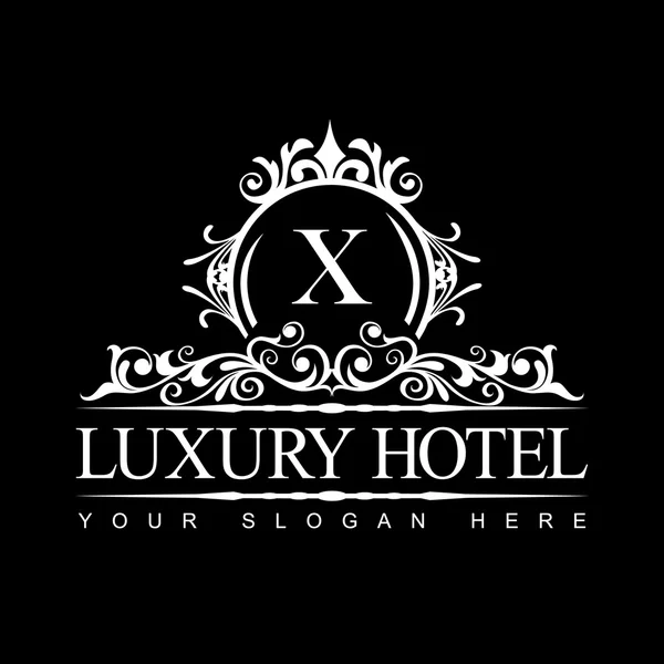 Luxus-Logovorlage in Vektor für Restaurant, Lizenzgebühren, Boutique, Café, Hotel, Wappen, Schmuck, Mode und andere Vektor-Illustrationen — Stockvektor