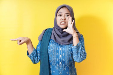 Şok olmuş kadın tesettüre girdi. Sol, yüz yüze..