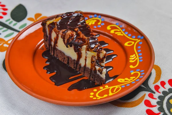 Vanilla Caramel Chocolate Cheesecake Chocolate Syrup Top Served Bright Orange — Stock Photo, Image