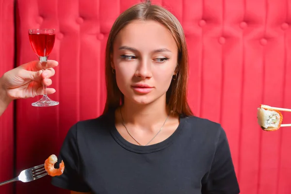 Choosing Meal Concept Eating Out Restaurant Beautiful Young Woman Choosing — Stock Photo, Image