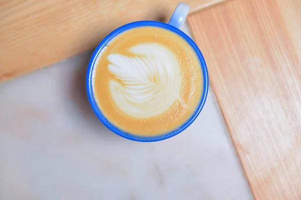 Kávé Csésze Kávés Habbal Asztalon Latte Kávé Étteremben Vagy Kávézóban — Stock Fotó