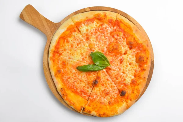 Tradycyjna Pizza Margarita Margherita Pizza Drewnianej Desce Izolowane Biało Fast — Zdjęcie stockowe