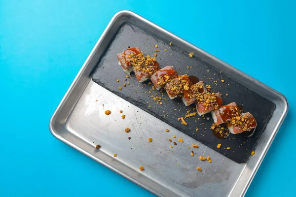 Set Sushi Sashimi Rollos Sushi Sobre Fondo Azul Concepto Cocina — Foto de Stock