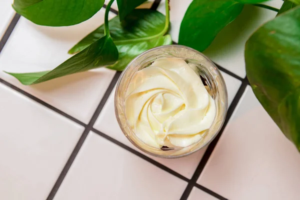 Dessert Vanille Cremige Panna Cotta Serviert Glas Auf Weißem Tisch — Stockfoto