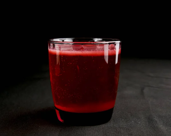 Uppfriskande Frukt Punch Dryck Glas Över Svart Bakgrund Isolerad Svart — Stockfoto
